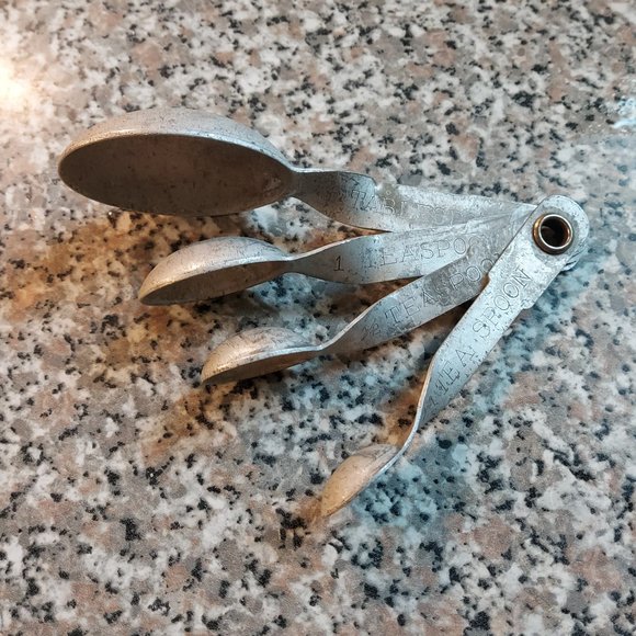 Vintage Measuring Spoons Set - Picture 6 of 14